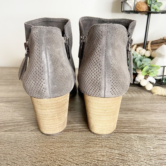 Vince Camuto Nethera Gray Perforated Leather Pointed Toe Ankle Booties 11M - Picture 8 of 12